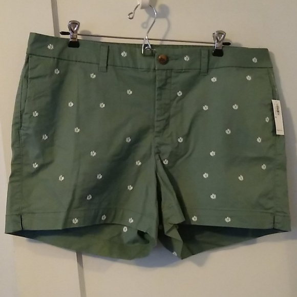 Old Navy green Daisy print shorts, NWT - Picture 1 of 3